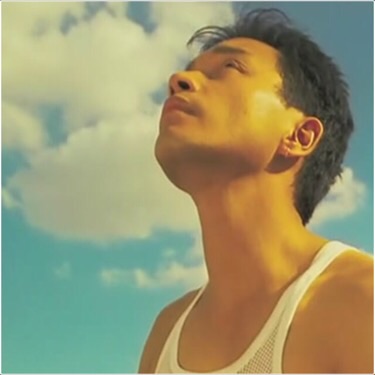 周某夜间驾驶大货车在没有路灯的城市道路上以