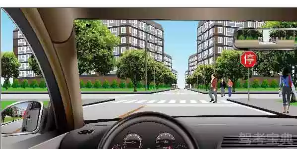 如图所示，通过这个标志的路口时应该减速让行。